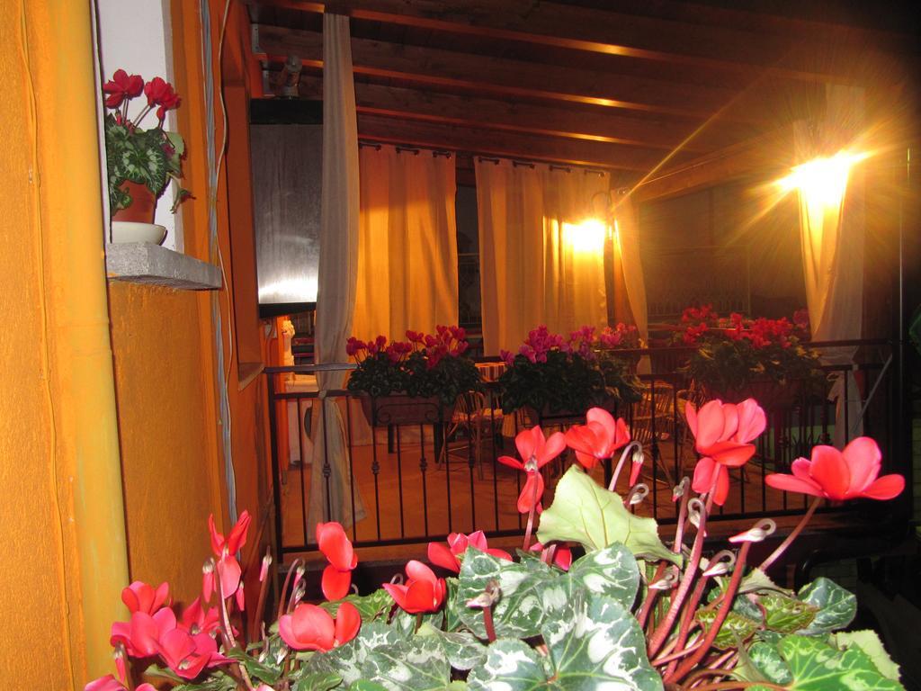 Montagne Rocciose Bed & Breakfast Frascineto Dış mekan fotoğraf