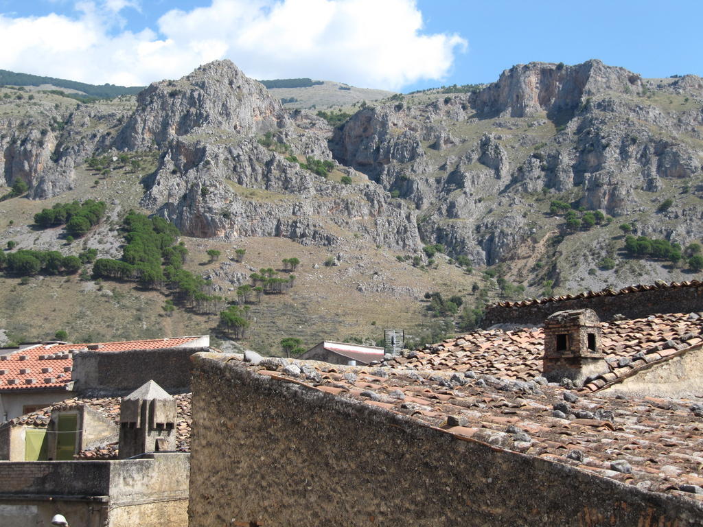 Montagne Rocciose Bed & Breakfast Frascineto Dış mekan fotoğraf